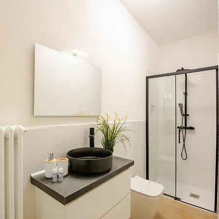 Modern Apartment- 10 Min To Venice 아파트 메스트레